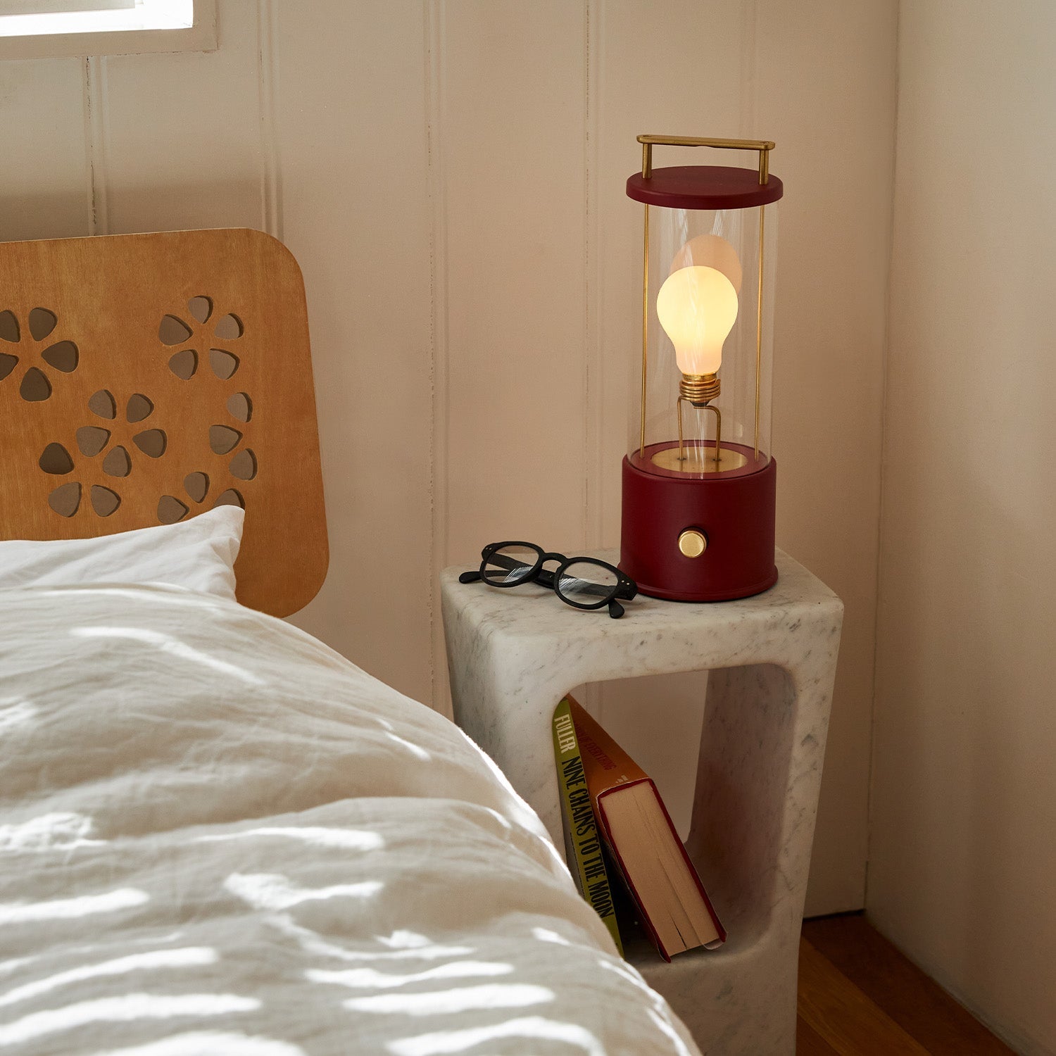 The Muse Portable Lamp Bundle Pomona Red with Wireless Charger & Canvas Bag