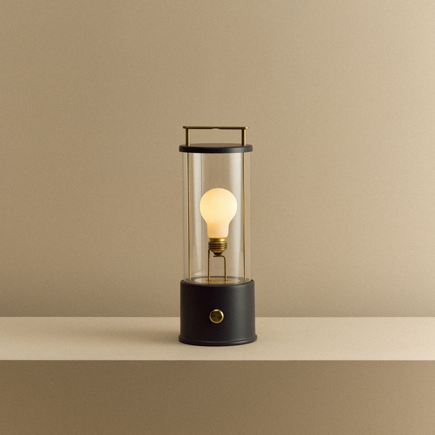Portable Table Lamp in Hackles Black