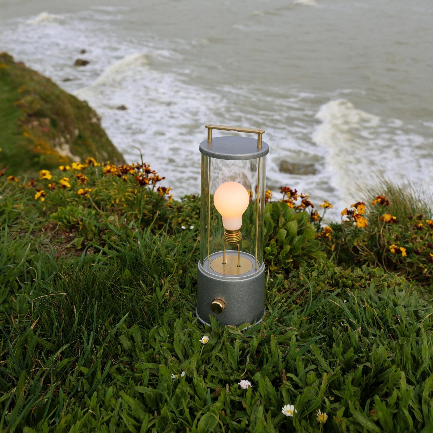 Ace Portable LED Lantern, IP65 Water-Resistant, Dim-to-Warm, Shatter-Resistant Acrylic, 30Hr Battery (Raw Aluminium)