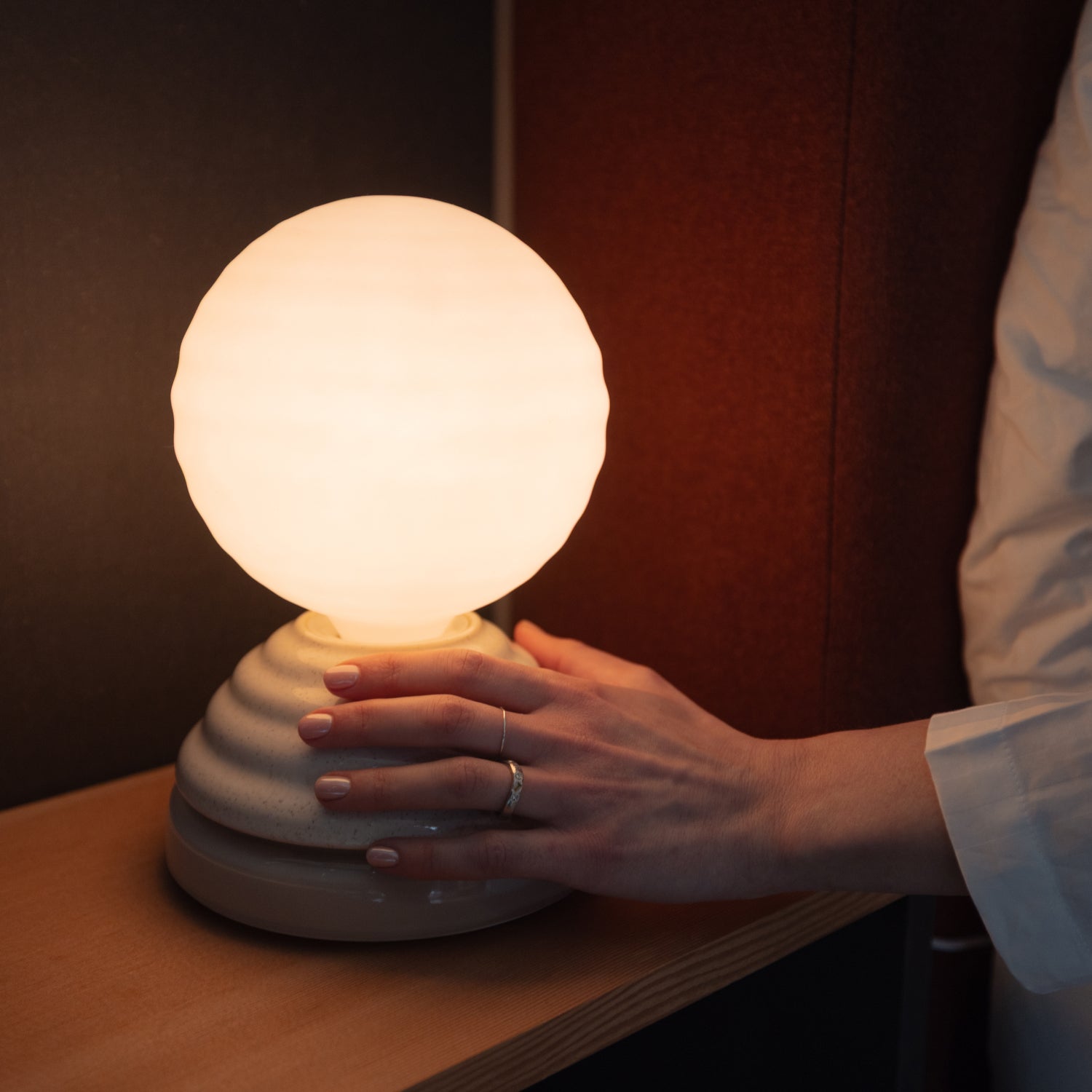 Ace Wake Sleep Light in Pebble White