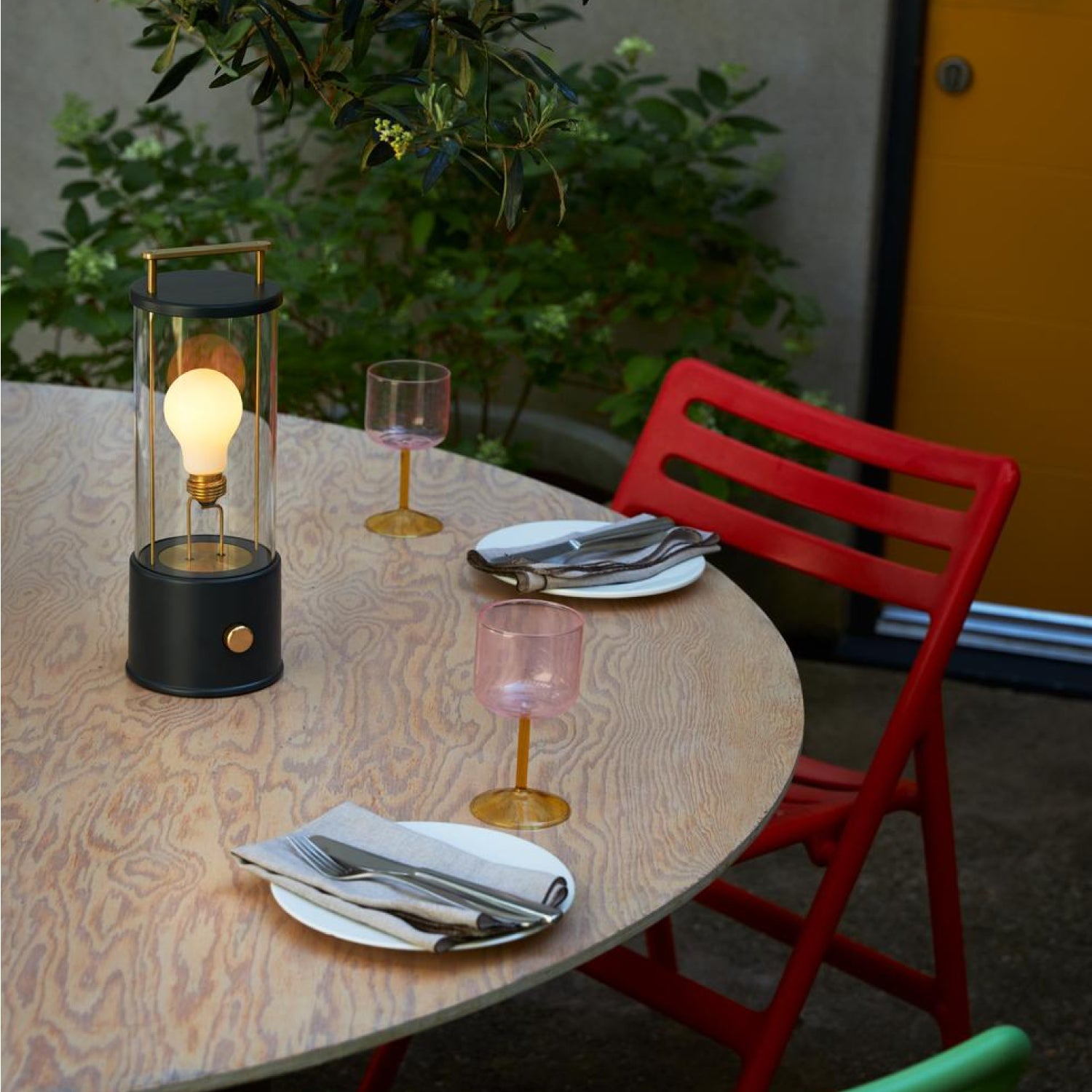 Portable Table Lamp in Hackles Black
