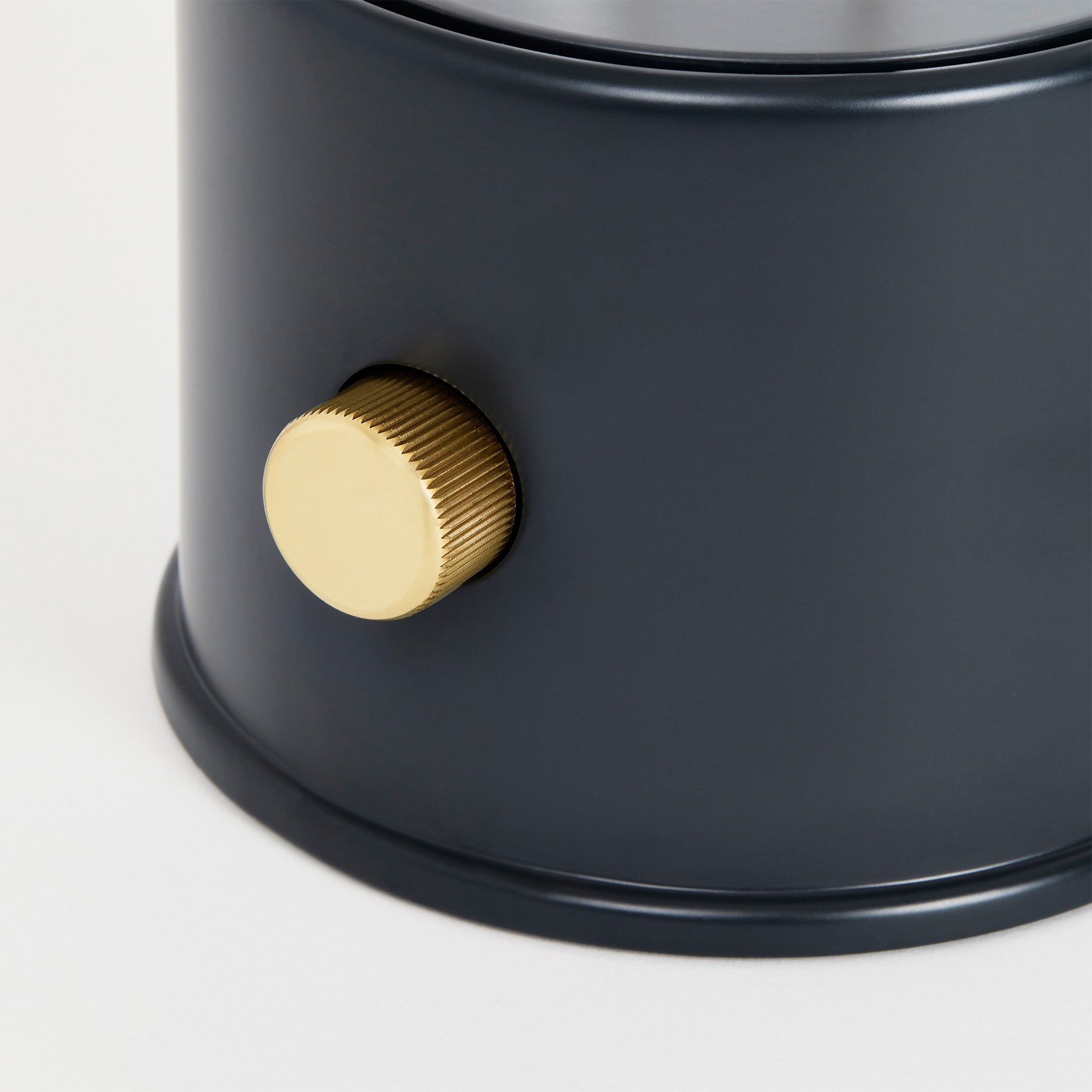 ace The Muse Portable Lamp – Hackles Black
