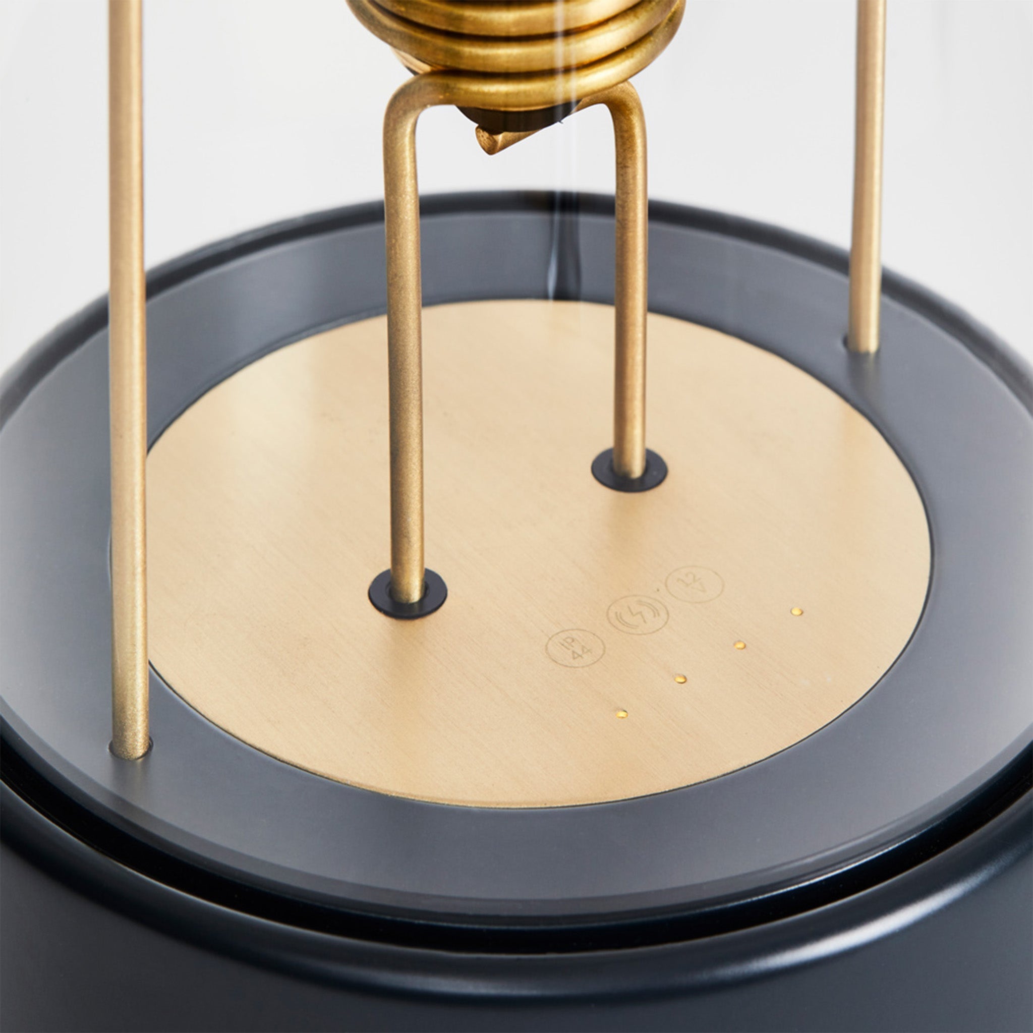 ace The Muse Portable Lamp – Hackles Black