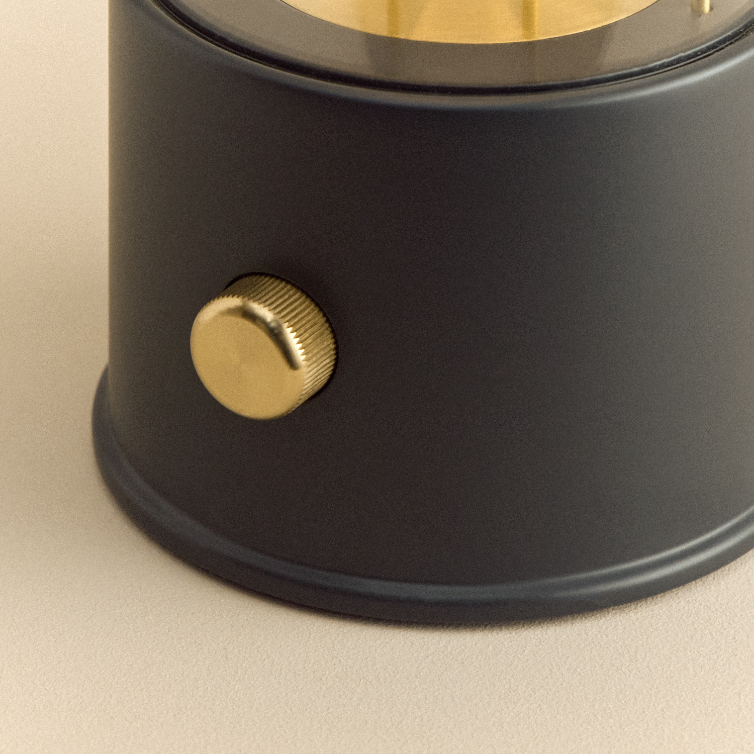 Portable Table Lamp in Hackles Black