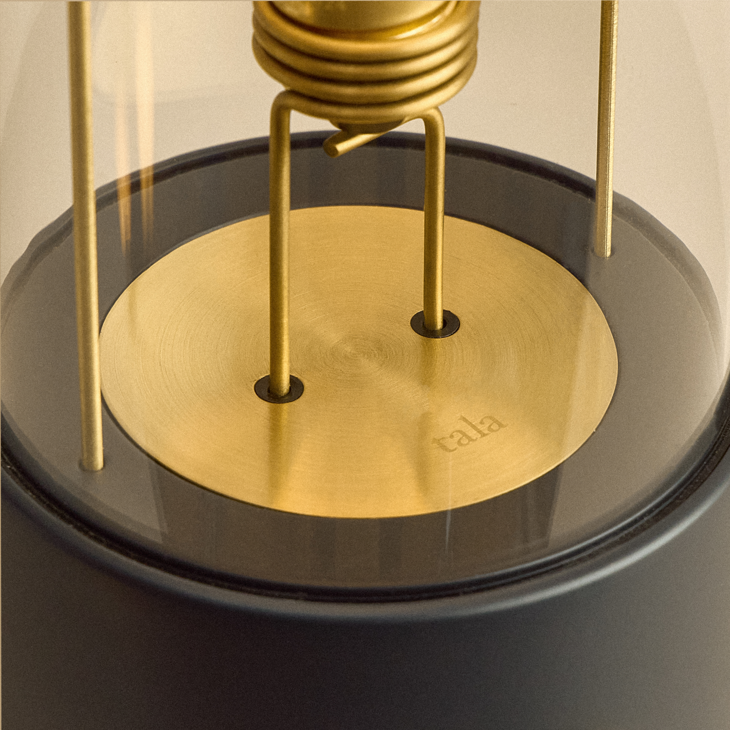 Portable Table Lamp in Hackles Black