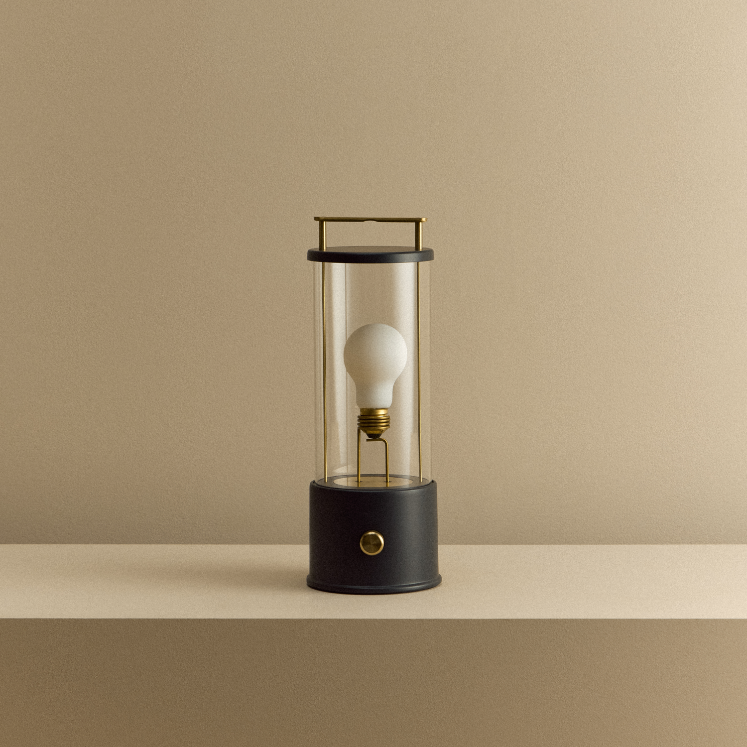 Portable Table Lamp in Hackles Black